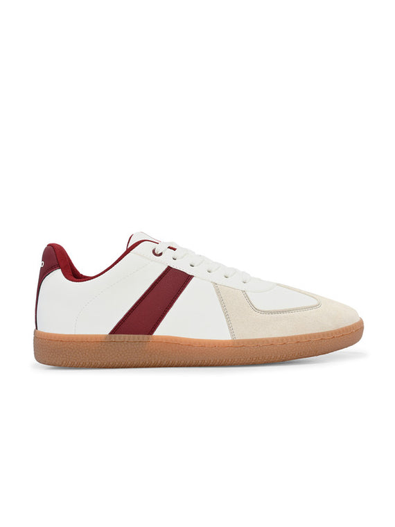 Side profile of Lugo White-Maroon Sneakers – sleek faux leather sneakers men with maroon trim